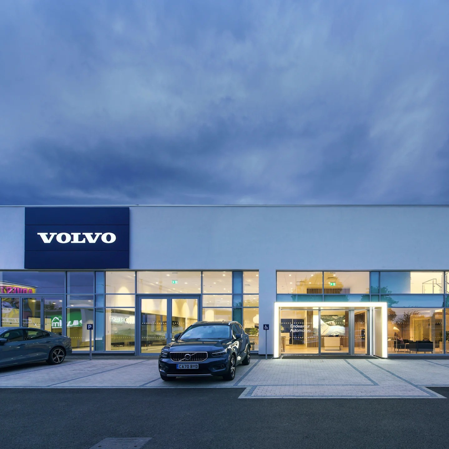 Volvo garage